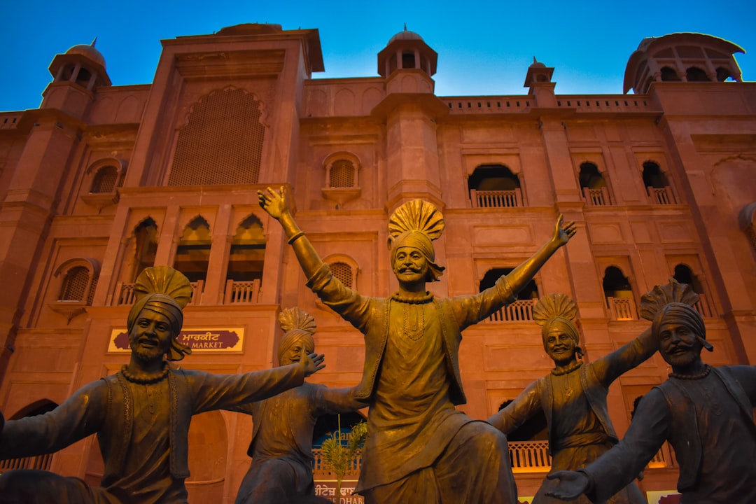 Book Dehradun to Amritsar taxi