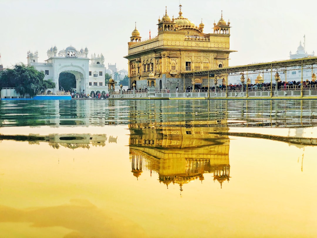 Book Dehradun to Amritsar taxi