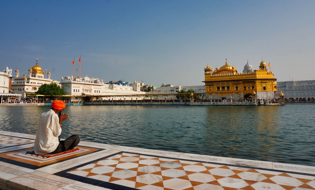 Book Dehradun to Amritsar taxi